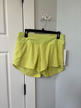 NWT!🍋🍋Lululemon Speed Up Mid-Rise Short 4”🍋🍋. Size 8. Color LEVI.